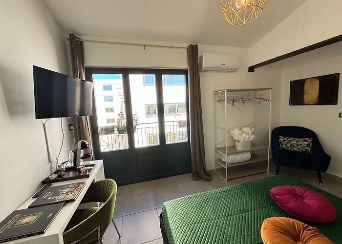 Rooftop53 Bed & Breakfast 4*