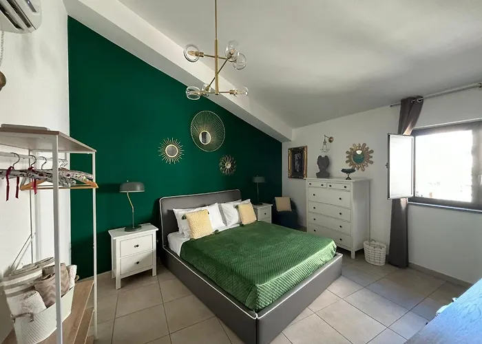 Rooftop53 Bed & Breakfast 4*